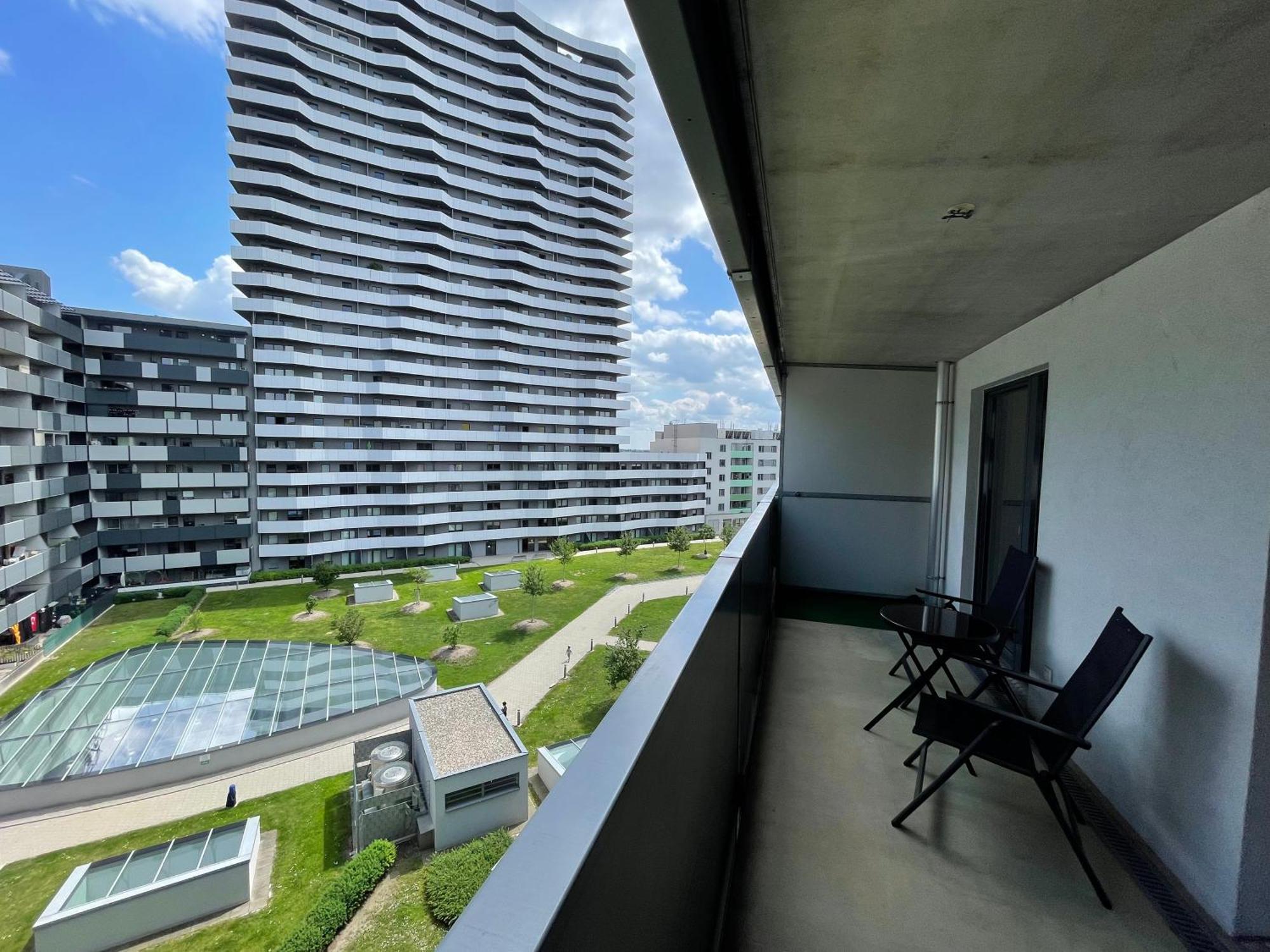 Spacious 1br With Balcony Above Citygate Shopping Complex With Metro Access Viena