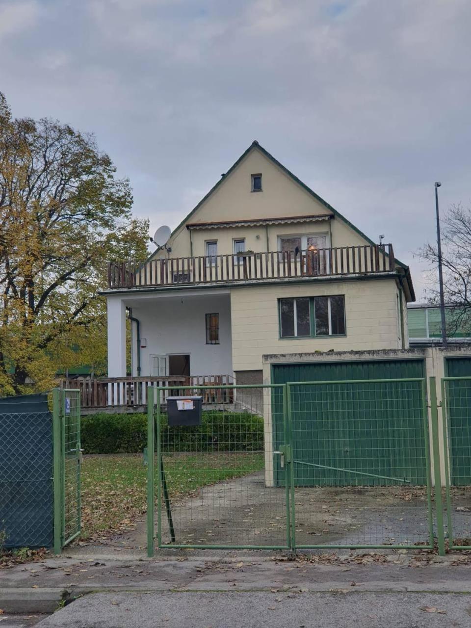 Cozy In An Elegant House *