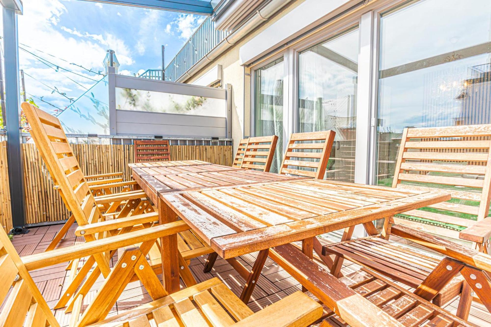 Luxury Penthouse Panorama: Your Retreat Apartment