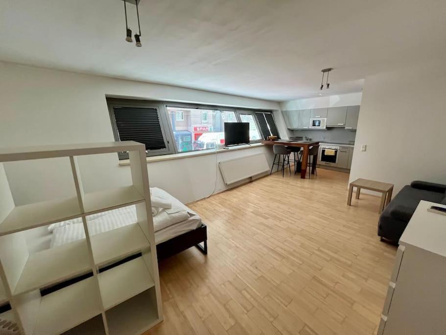 Apartment Spacious In The Popular 7th District Wien