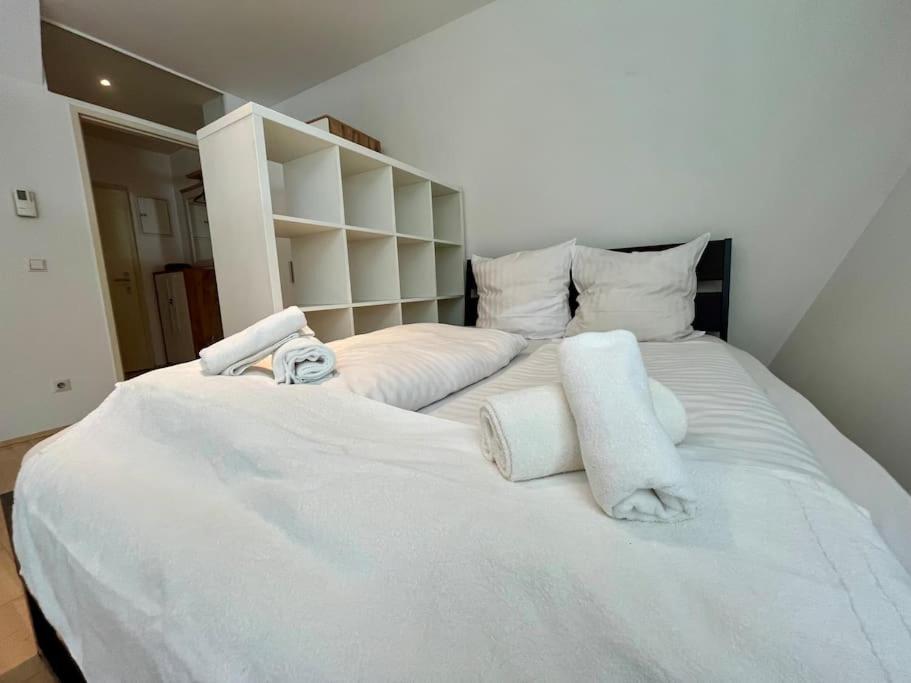 Apartment Spacious In The Popular 7th District Wien