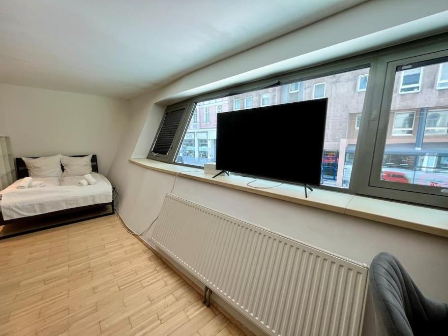 Spacious In The Popular 7th District Apartment