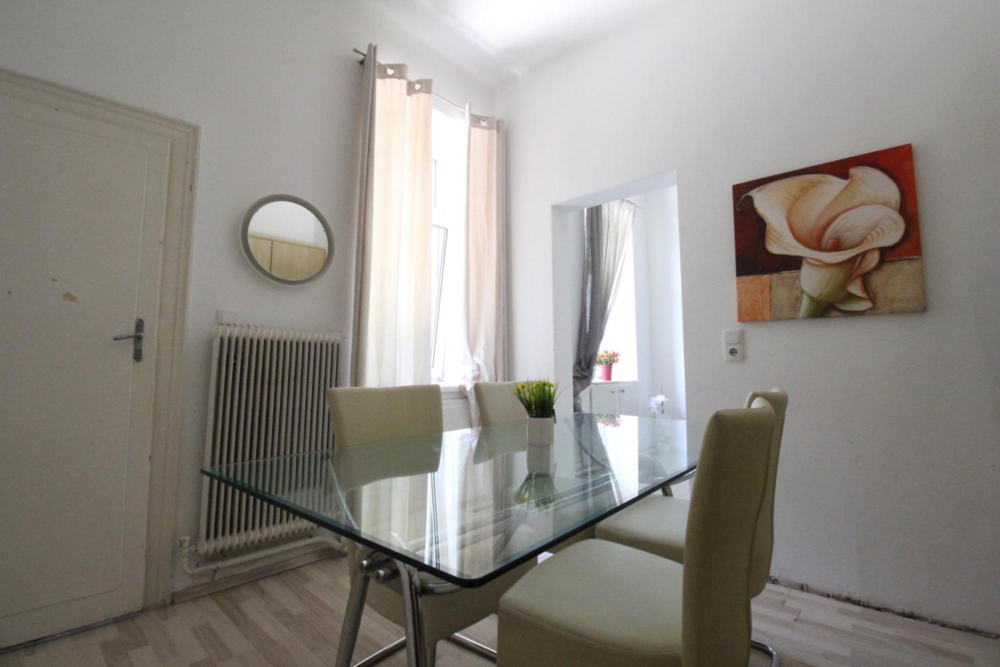 Cozy In Floridsdorf Area Pr4 Viena