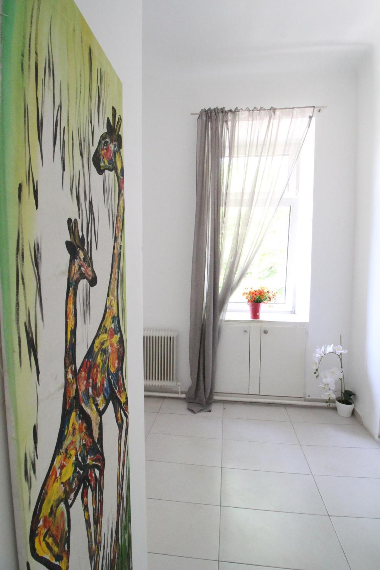 Cozy In Floridsdorf Area Pr4 *