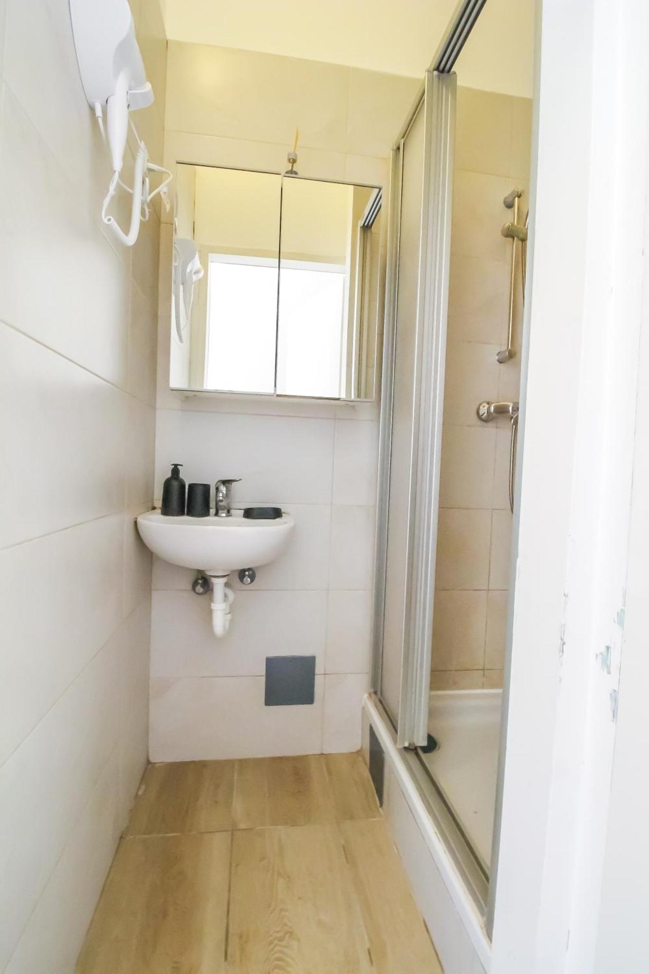 Homestay Cozy In Floridsdorf Area Pr3 *