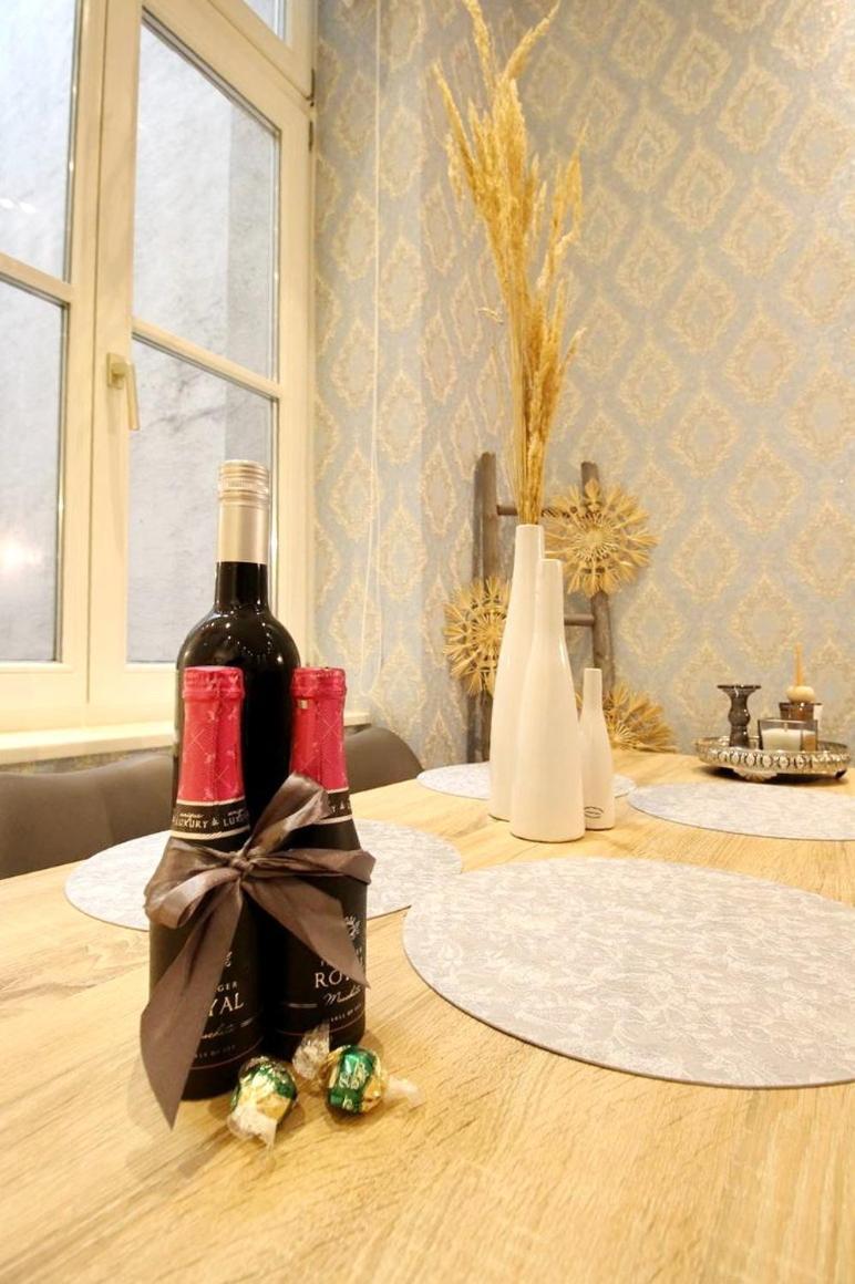 Luxurious In Center Kn