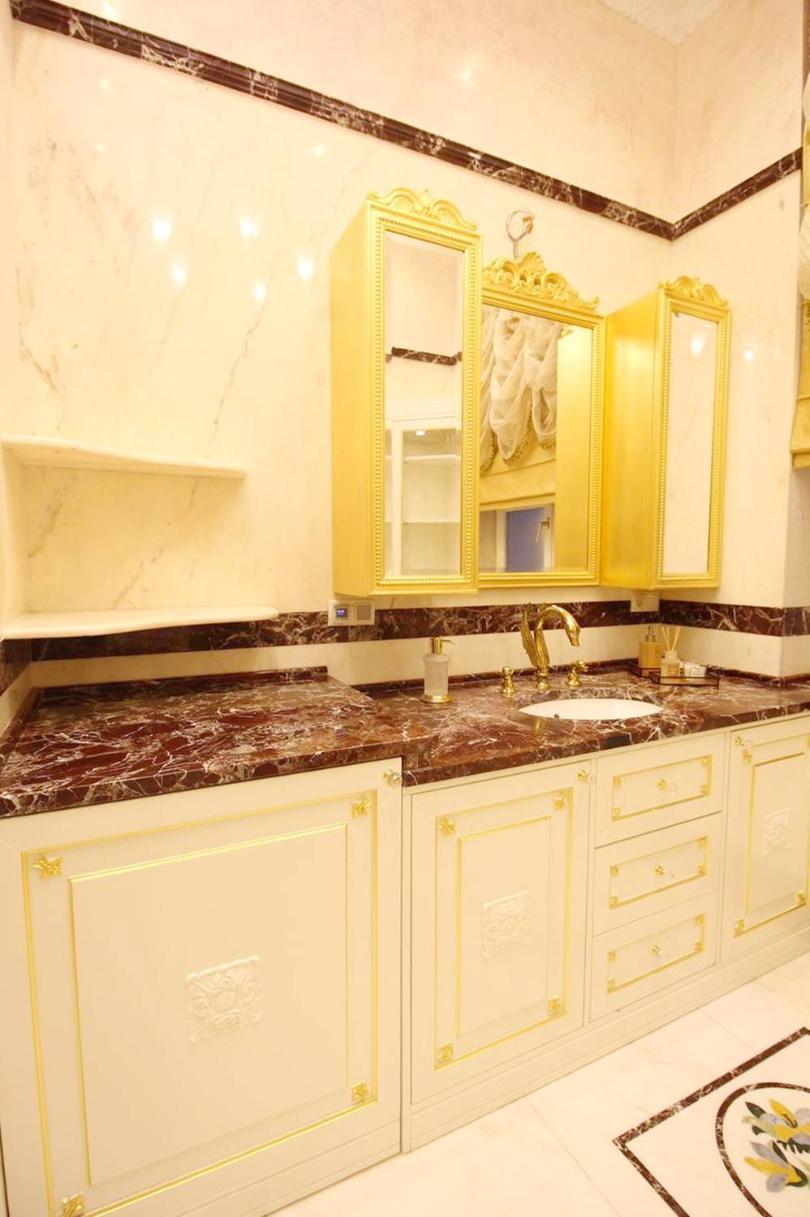 Luxurious In Center Kn *