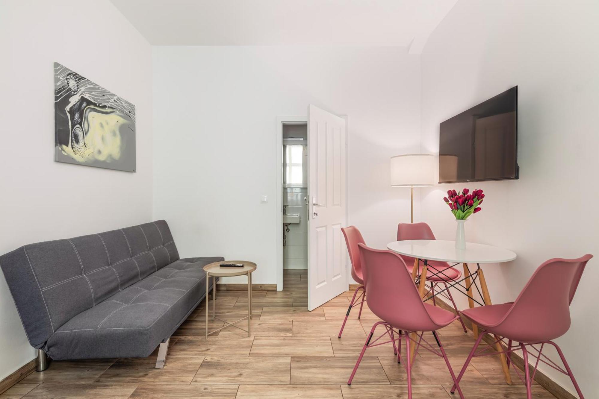 Cozy I I Free Parking Apartment