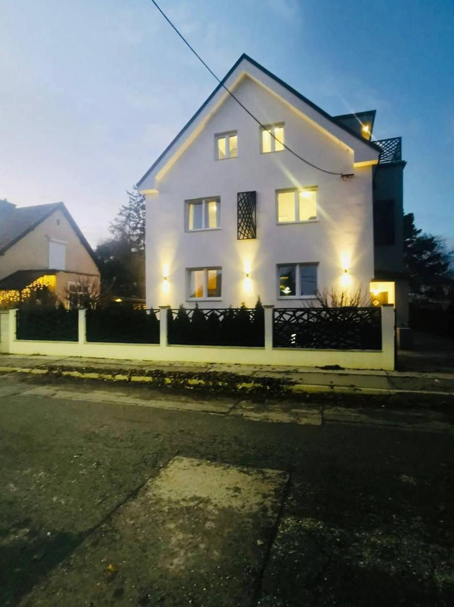 Tripel In Floridsdorf Area Viena