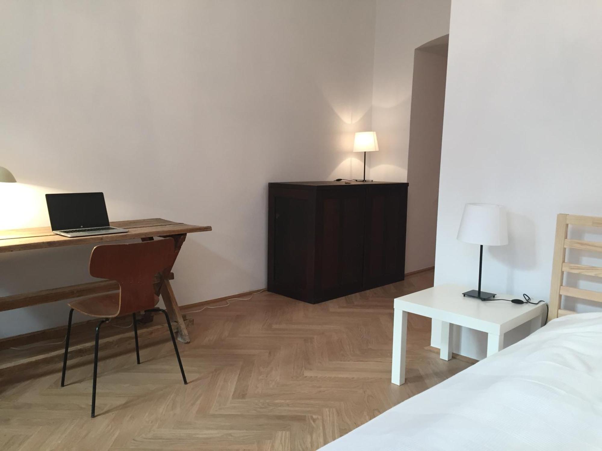 Small 1150 2 Apartment