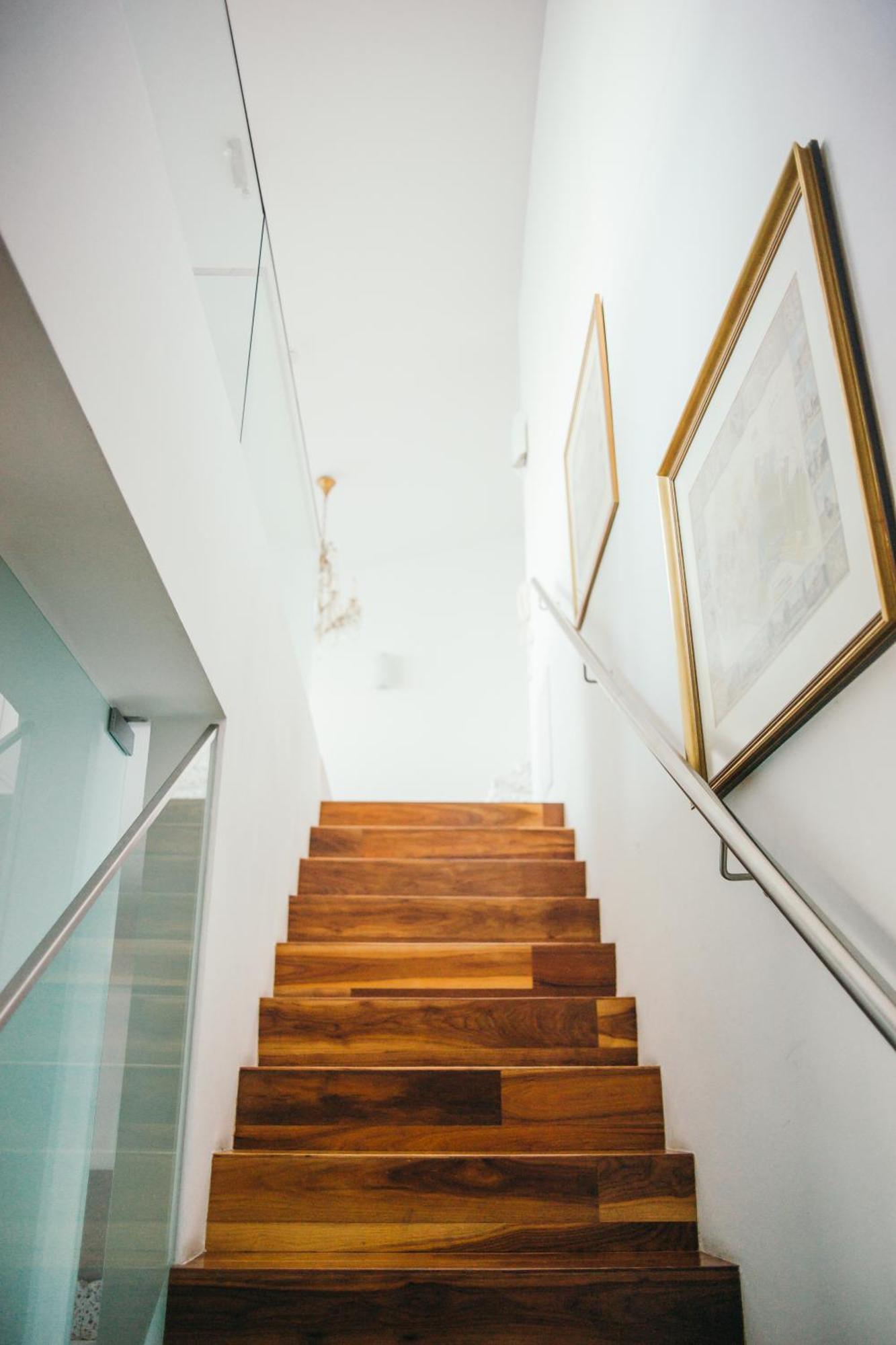 Living Center Apartment *