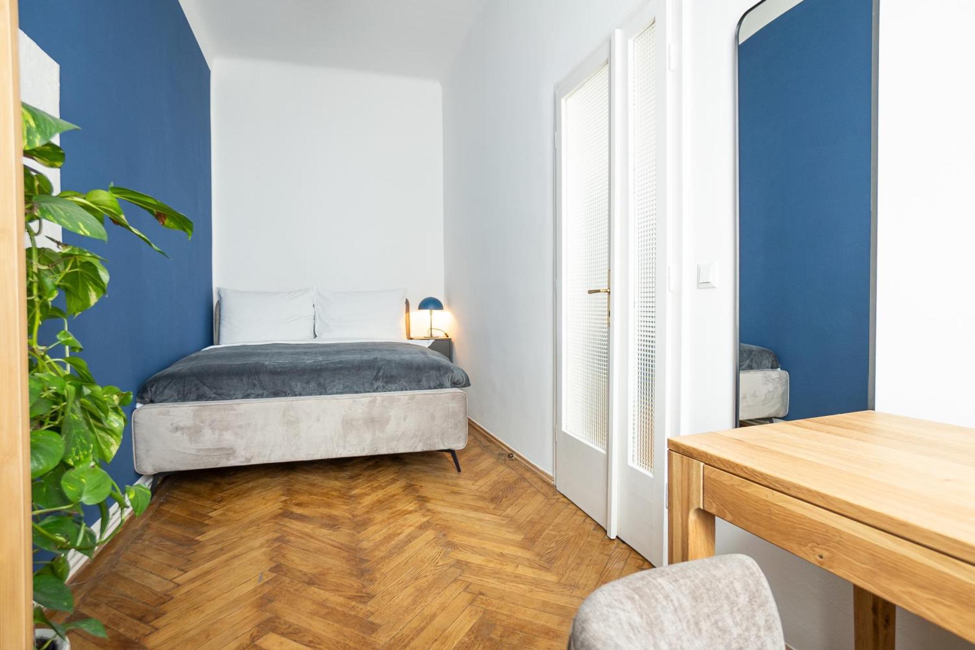Pet-friendly Modern Near Belvedere