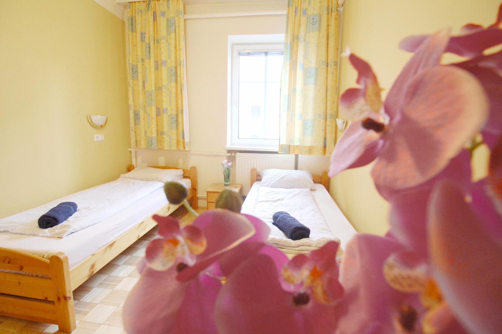 Double In Hutteldorfer Strasse Area Homestay Vienna