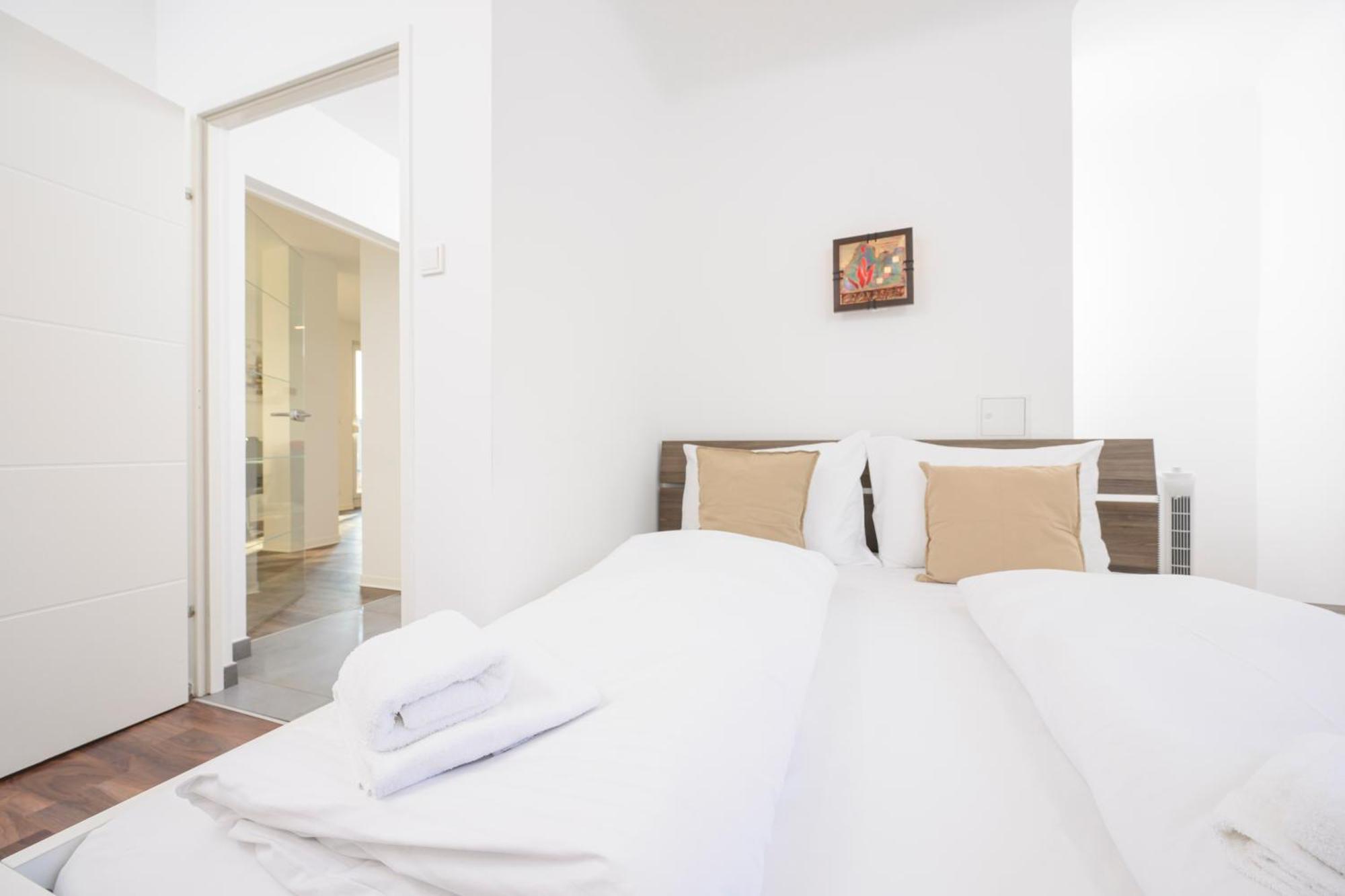 Apartment Hub Close To Main Station By Jr *
