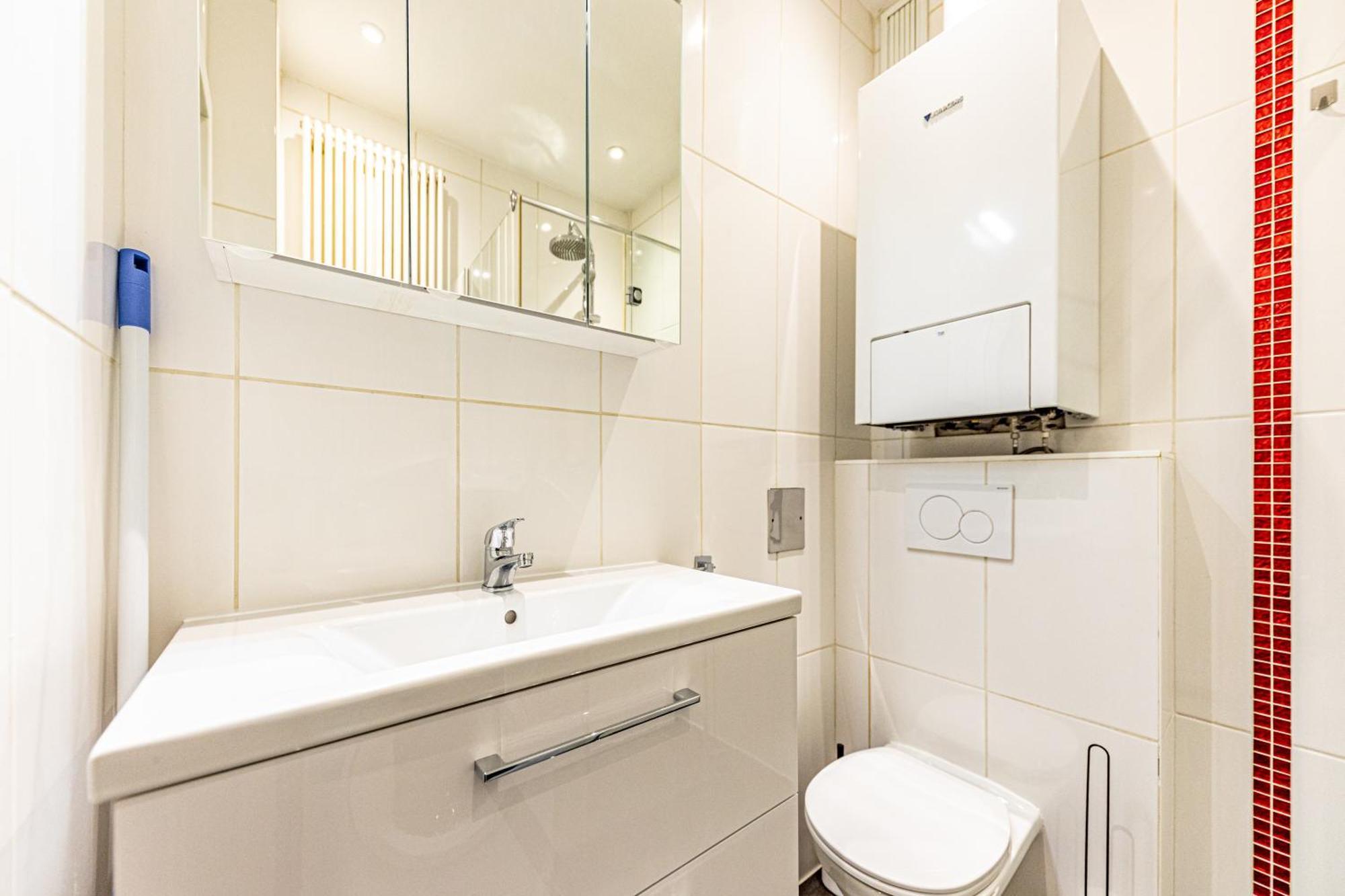 Apartment Hub Close To Main Station By Jr *