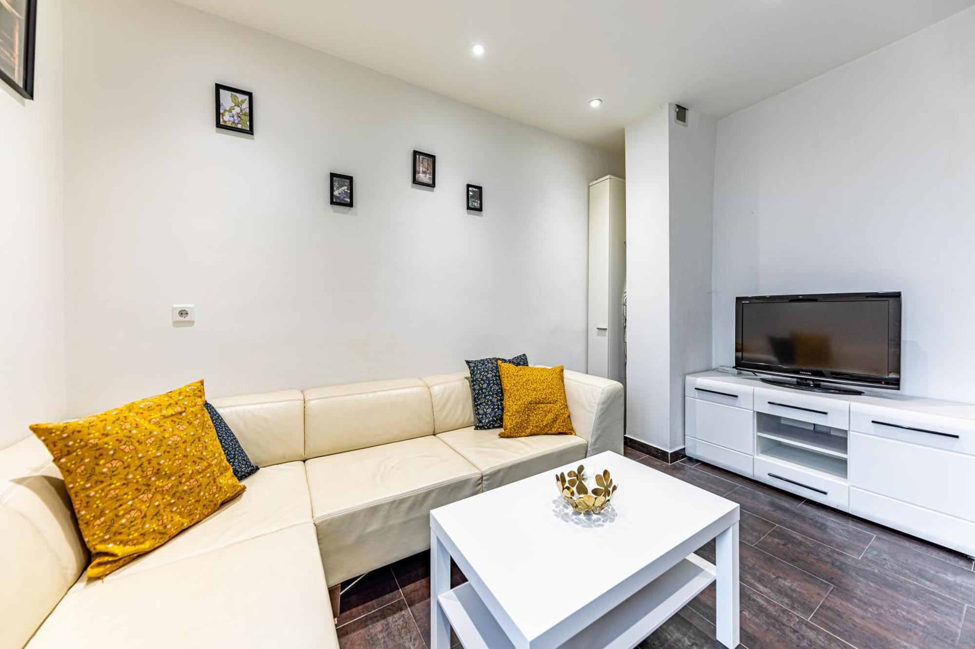 Hub Close To Main Station By Jr Apartment *