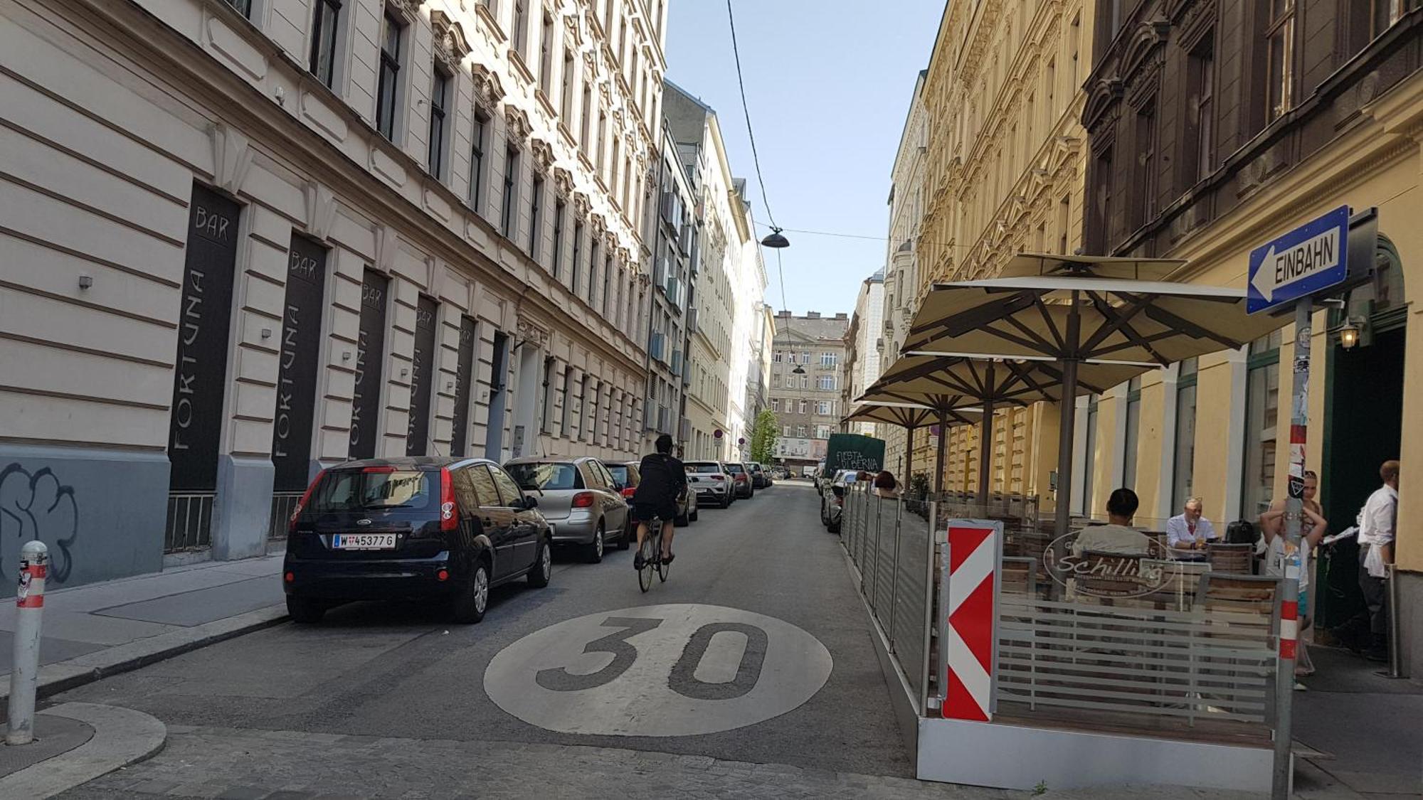 Gorgeous Viennese 10 Min To Center Apartment Vienna