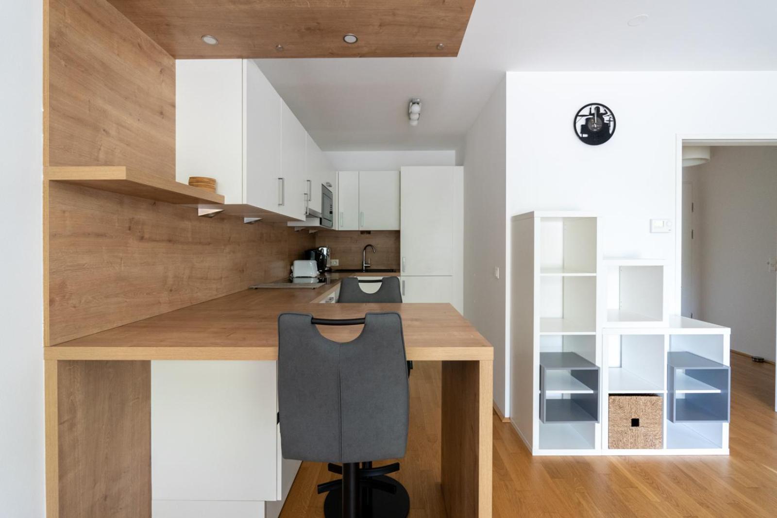 Apartment Near Gorgeous With A Balcony *