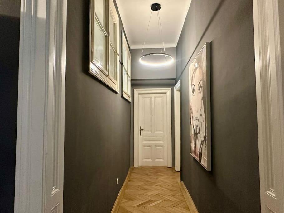 Spacious Living I Luxury Design Apartment Vienna