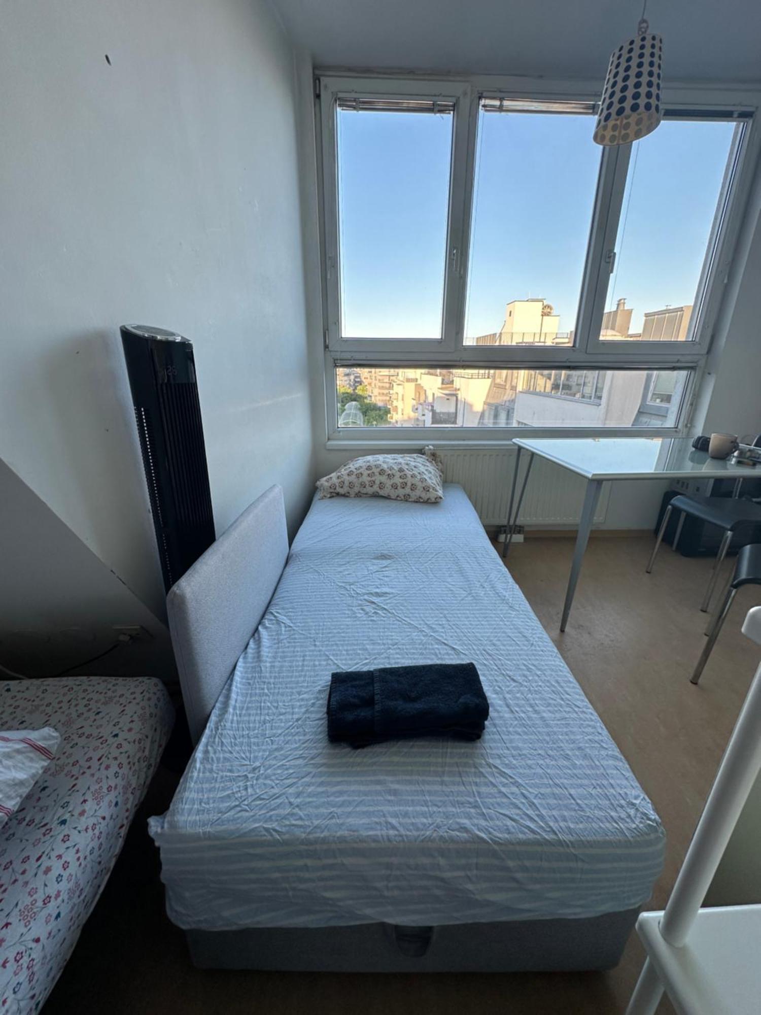 Cozy Bright Penthouse Close To U1 And U6 Metros Apartment *