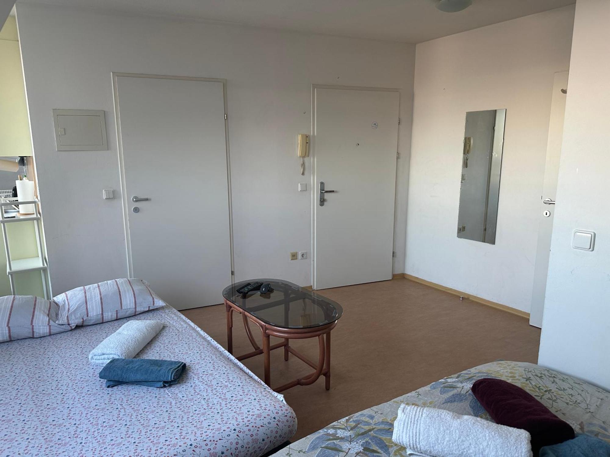 Cozy Bright Penthouse Close To U1 And U6 Metros *