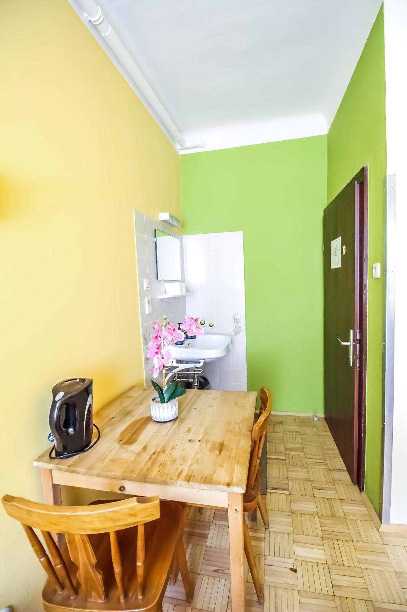 Homestay Double In Hutteldorfer Strasse Area