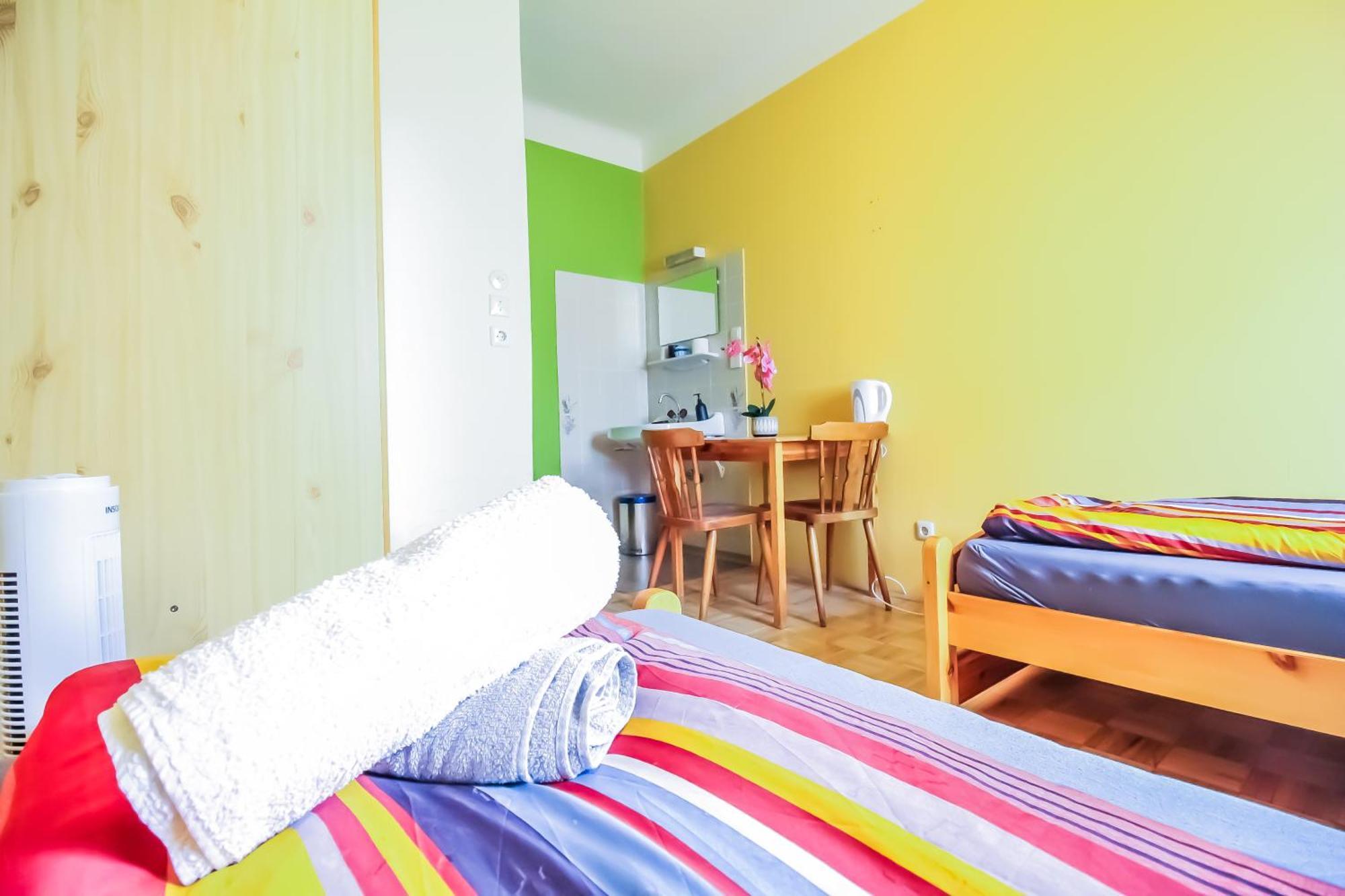 Homestay Double In Hutteldorfer Strasse Area