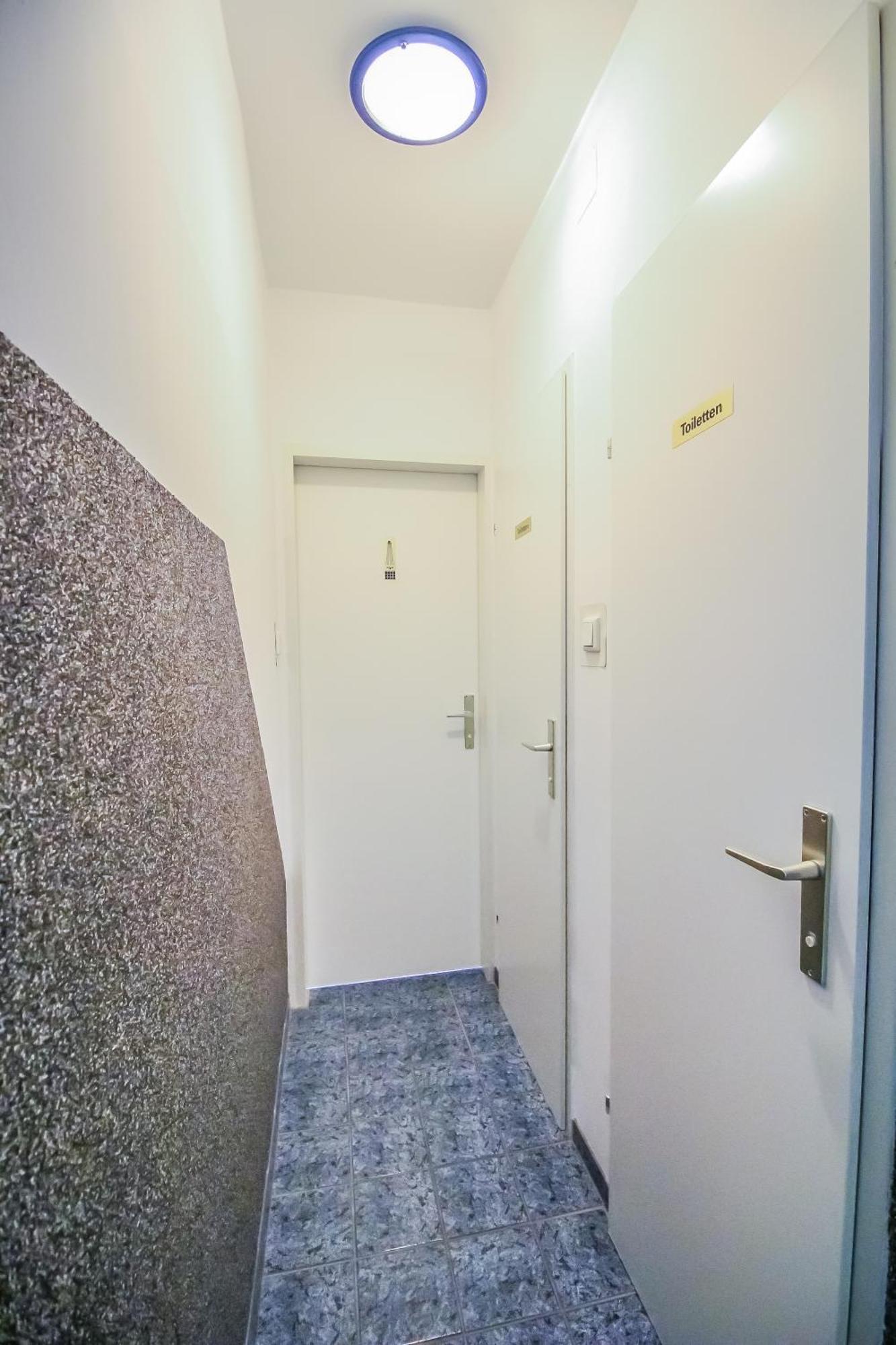 Double In Hutteldorfer Strasse Area *
