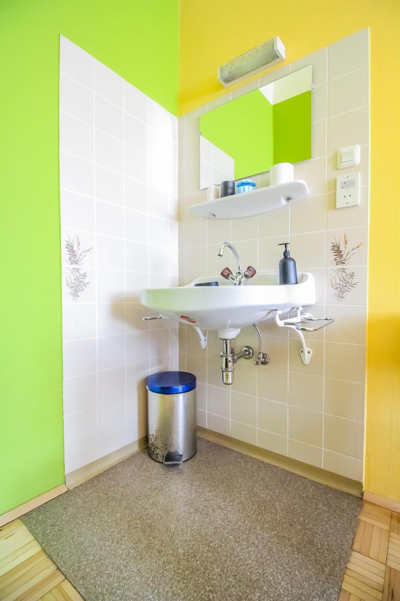Double In Hutteldorfer Strasse Area * Viena