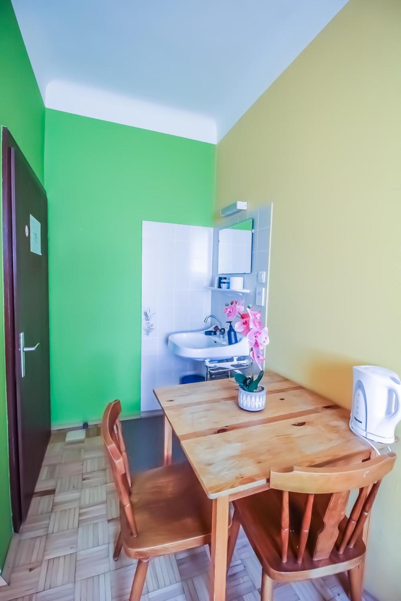 Double In Hutteldorfer Strasse Area Homestay