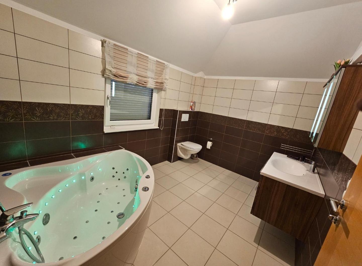 With Pool - Big Garden - Barbecue - Free Parking