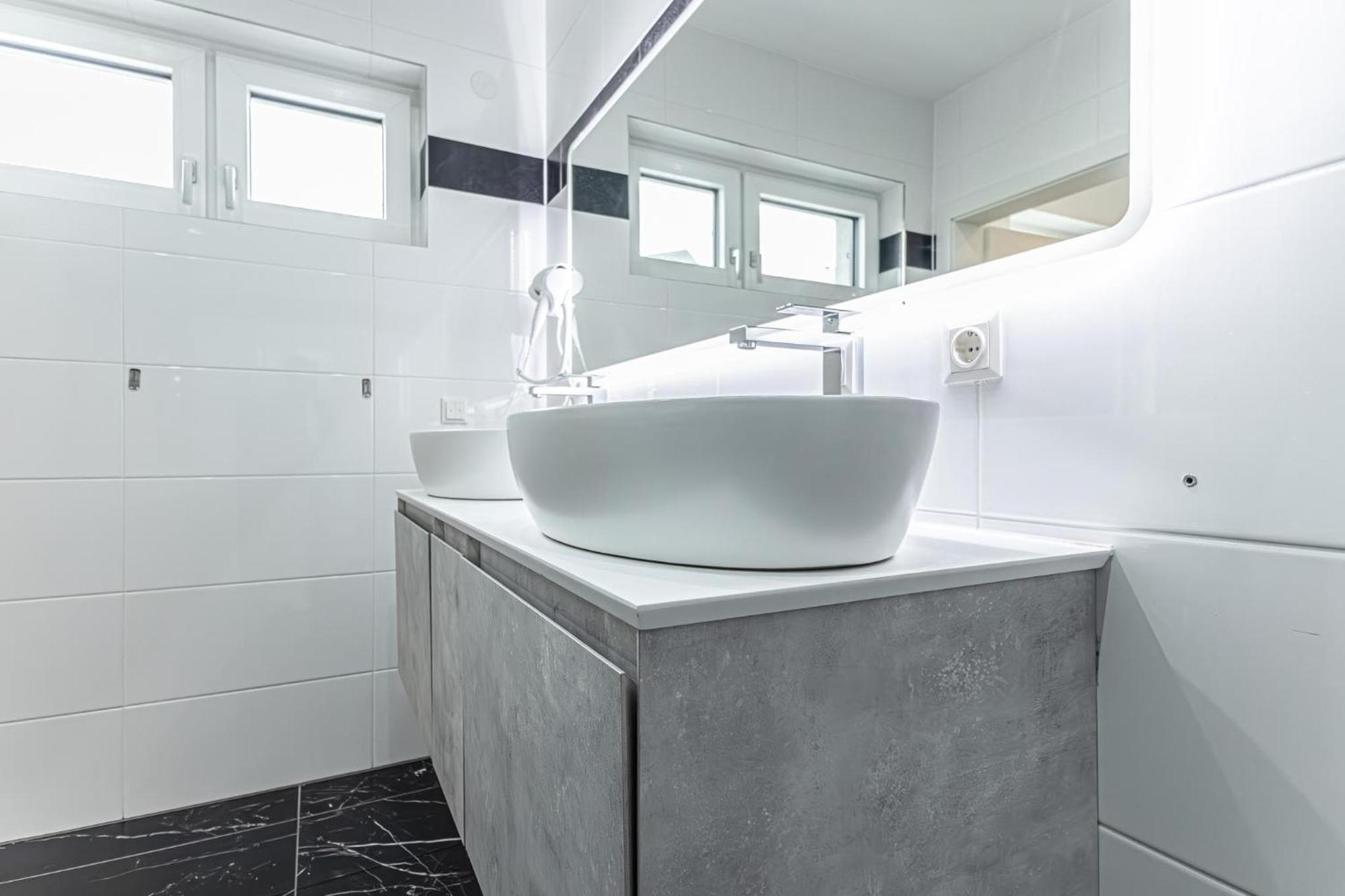 Luxury 6br-4ba With Private Pool & Sauna - Pets Allowed *