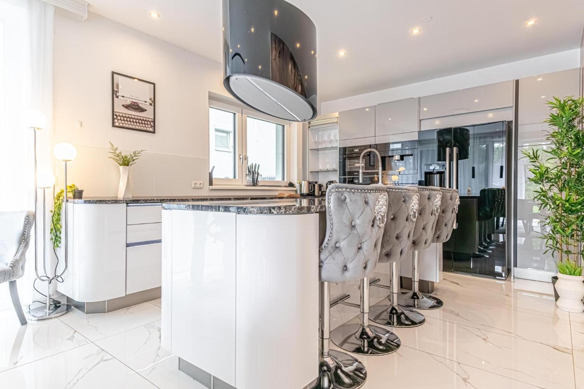 Villa Luxury 6br-4ba With Private Pool & Sauna - Pets Allowed