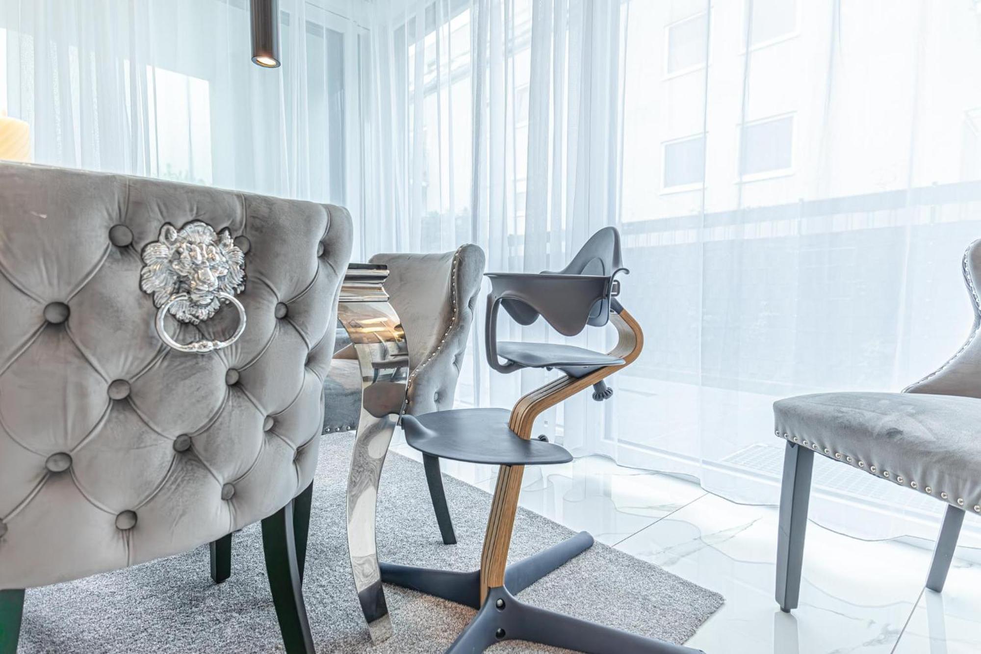 Luxury 6br-4ba With Private Pool & Sauna - Pets Allowed Villa *