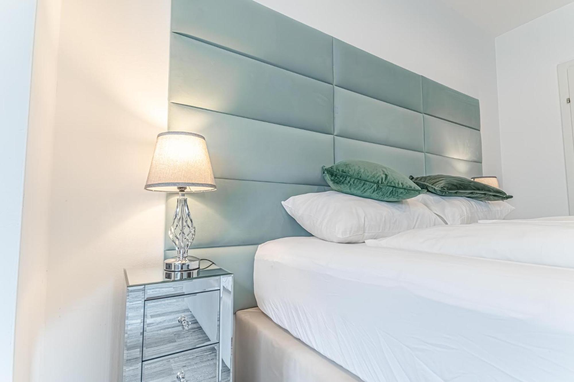 Luxury 6br-4ba With Private Pool & Sauna - Pets Allowed *