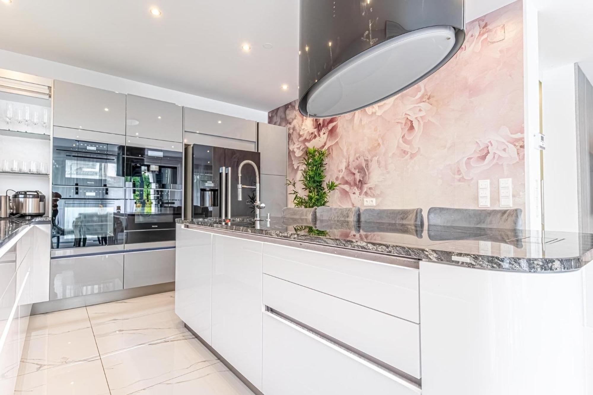 Villa Luxury 6br-4ba With Private Pool & Sauna - Pets Allowed *