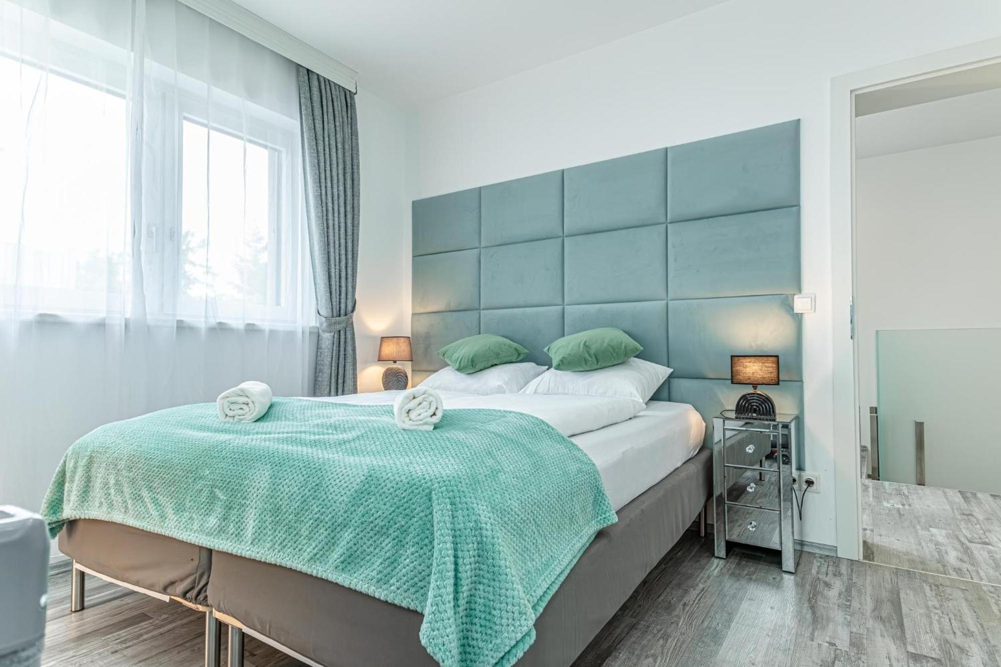 Luxury 6br-4ba With Private Pool & Sauna - Pets Allowed Villa