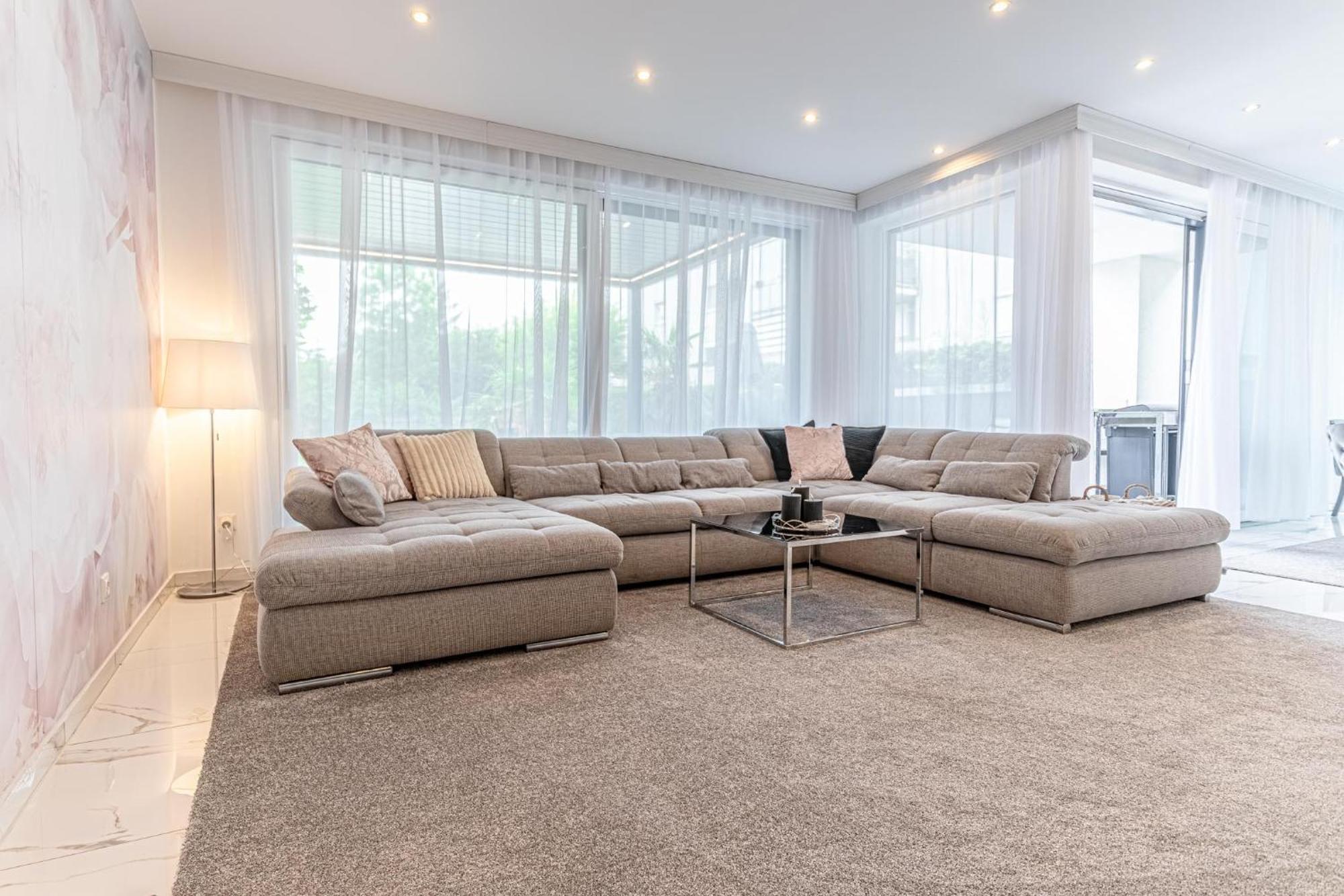 Villa Luxury 6br-4ba With Private Pool & Sauna - Pets Allowed