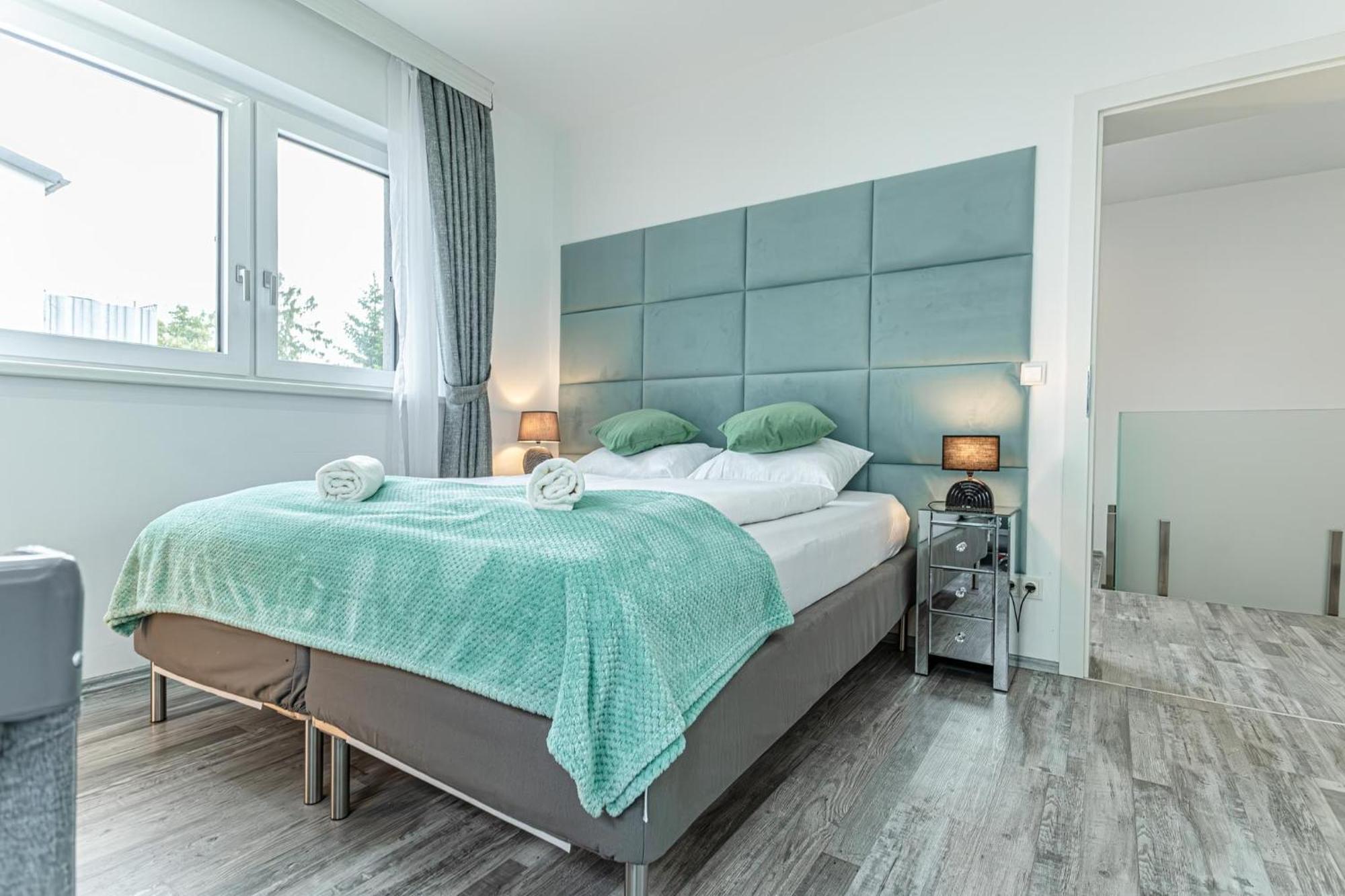 Luxury 6br-4ba With Private Pool & Sauna - Pets Allowed *