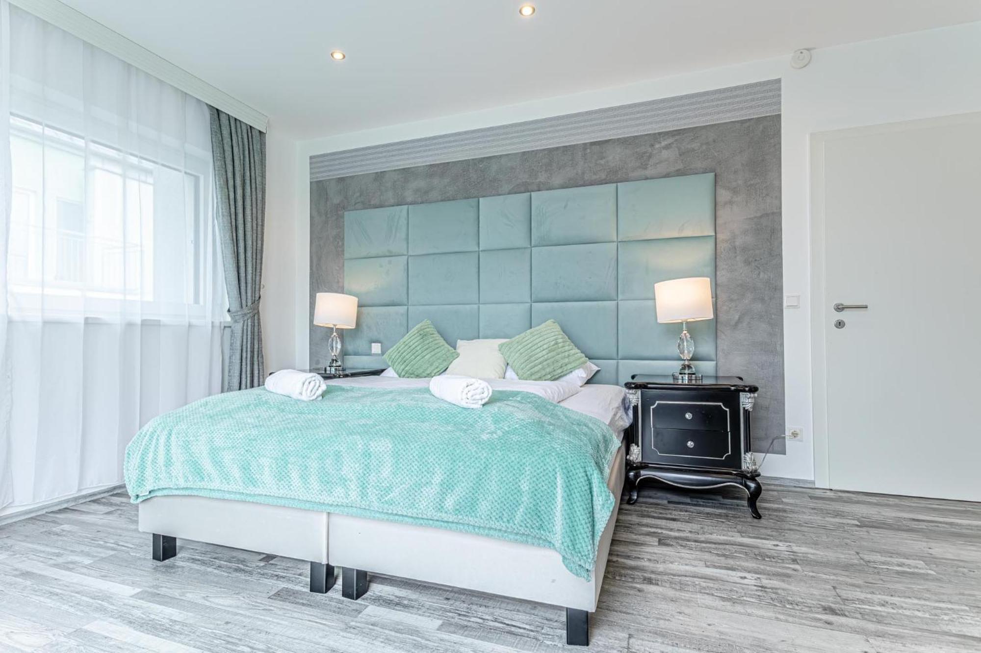 Luxury 6br-4ba With Private Pool & Sauna - Pets Allowed