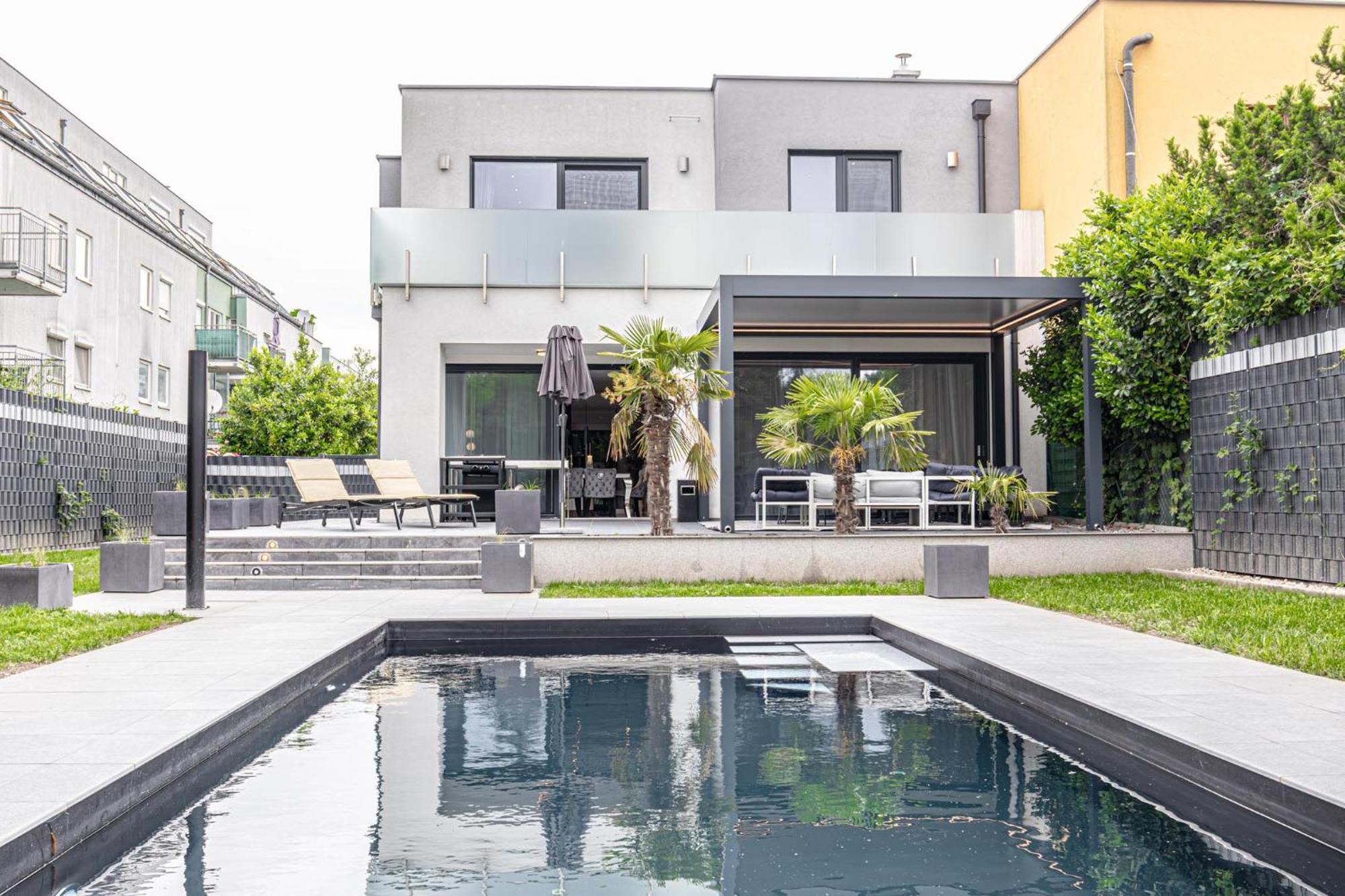 Villa Luxury 6br-4ba With Private Pool & Sauna - Pets Allowed