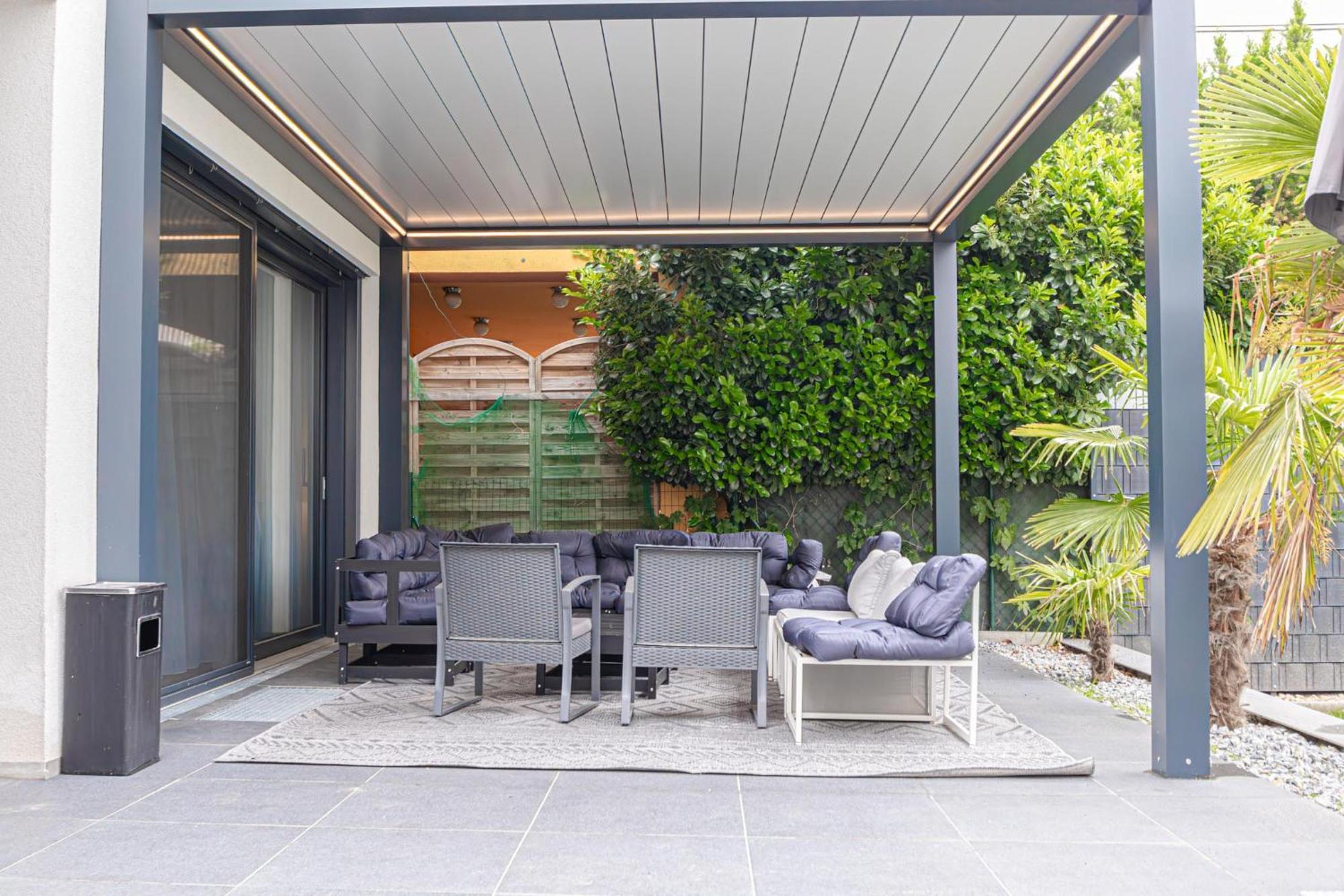 Luxury 6br-4ba With Private Pool & Sauna - Pets Allowed *
