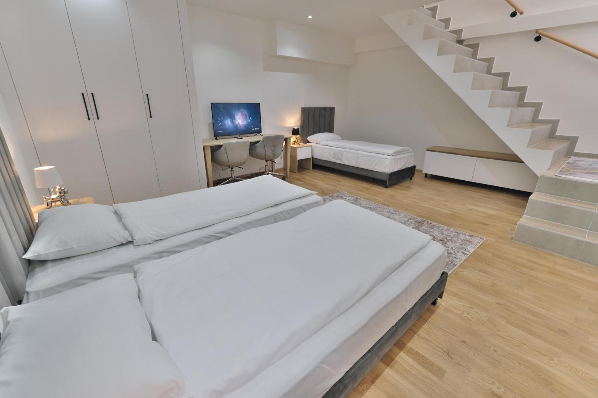 Lotus Apartment *
