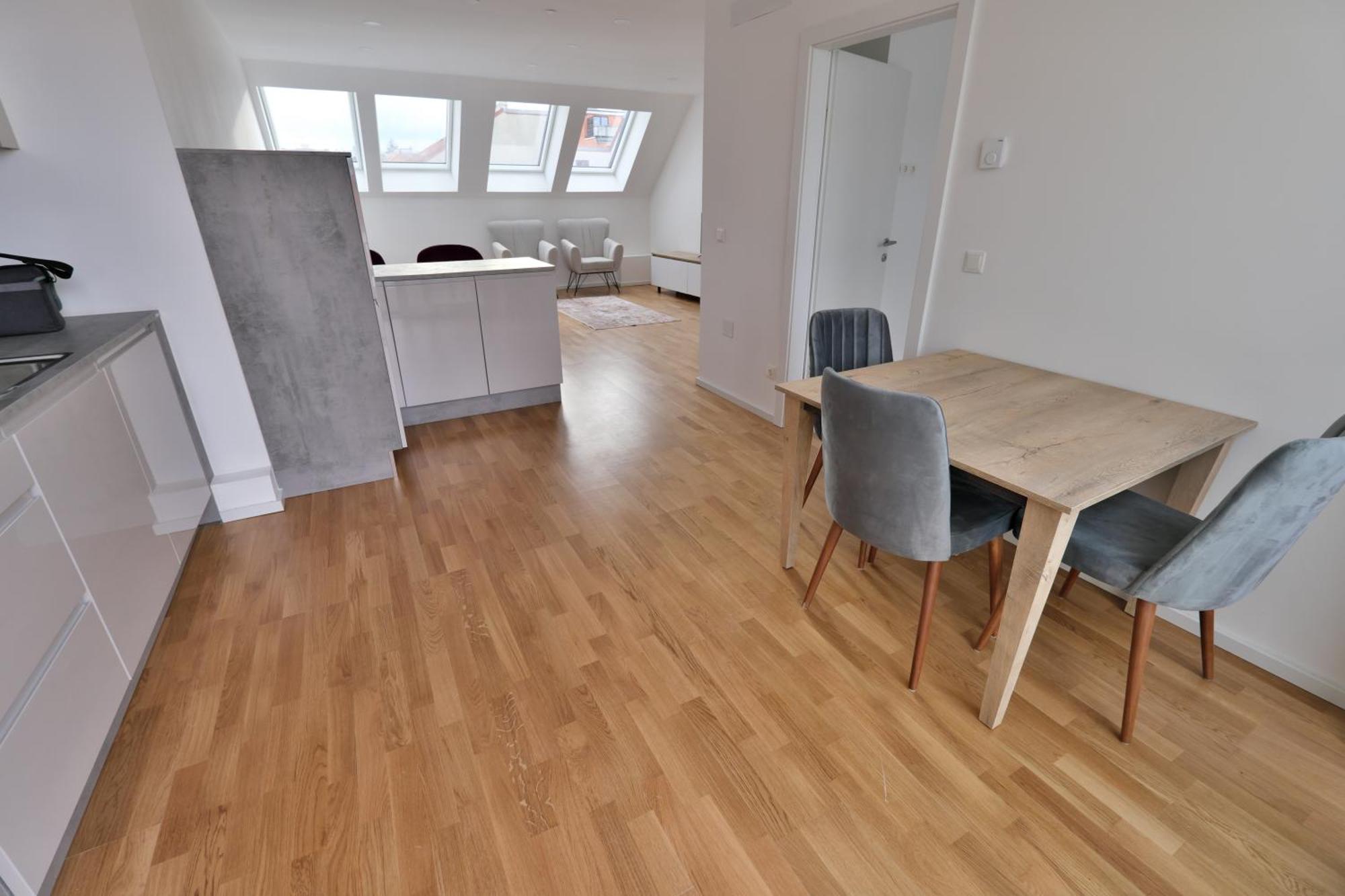 Lotus Apartment *
