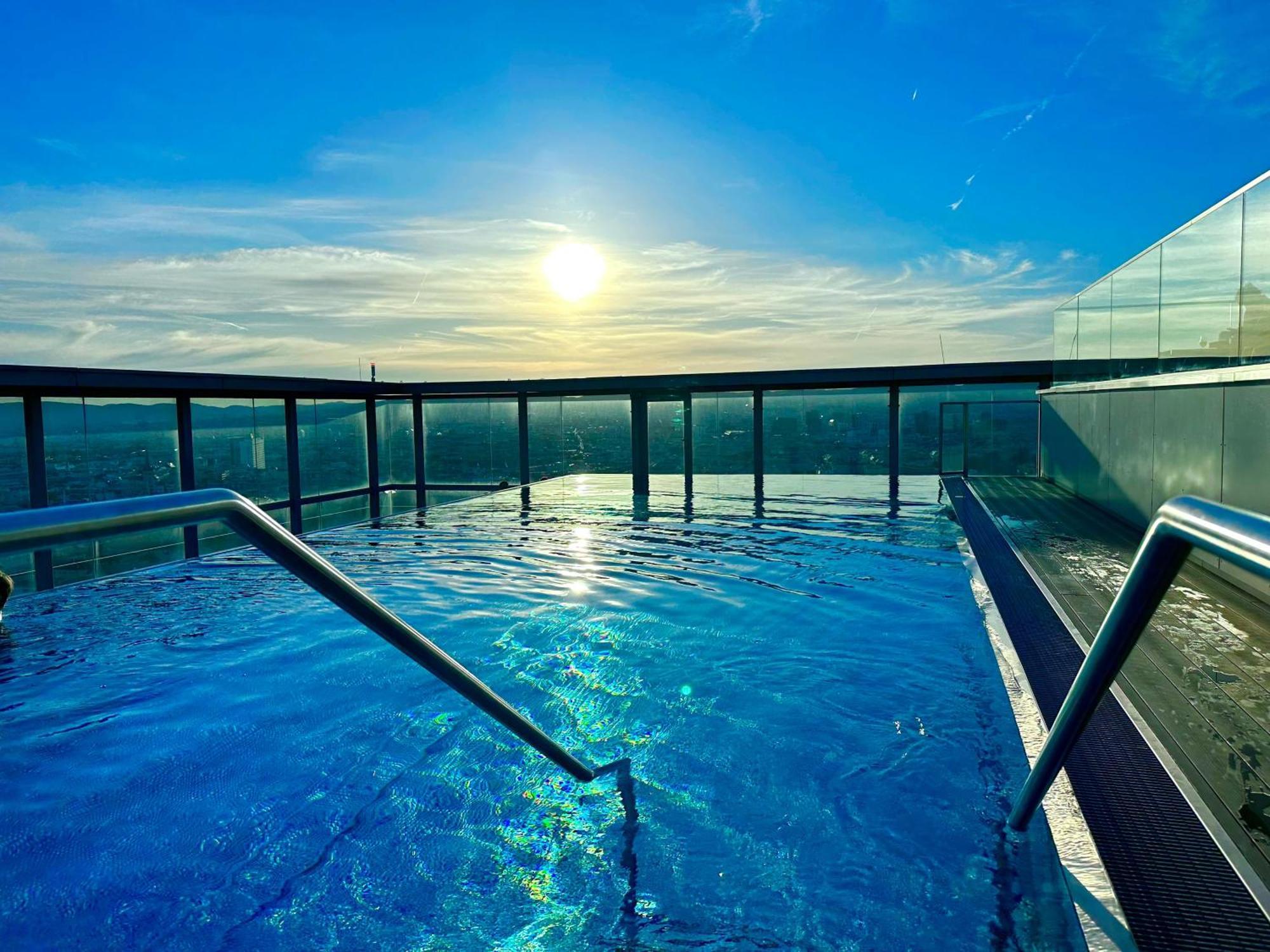 Sky I Rooftop Pool I Netflix *