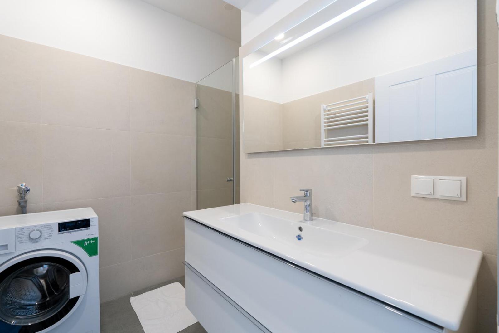 Luxurious 70 M2 With Balcony & Air Conditioning Apartment *