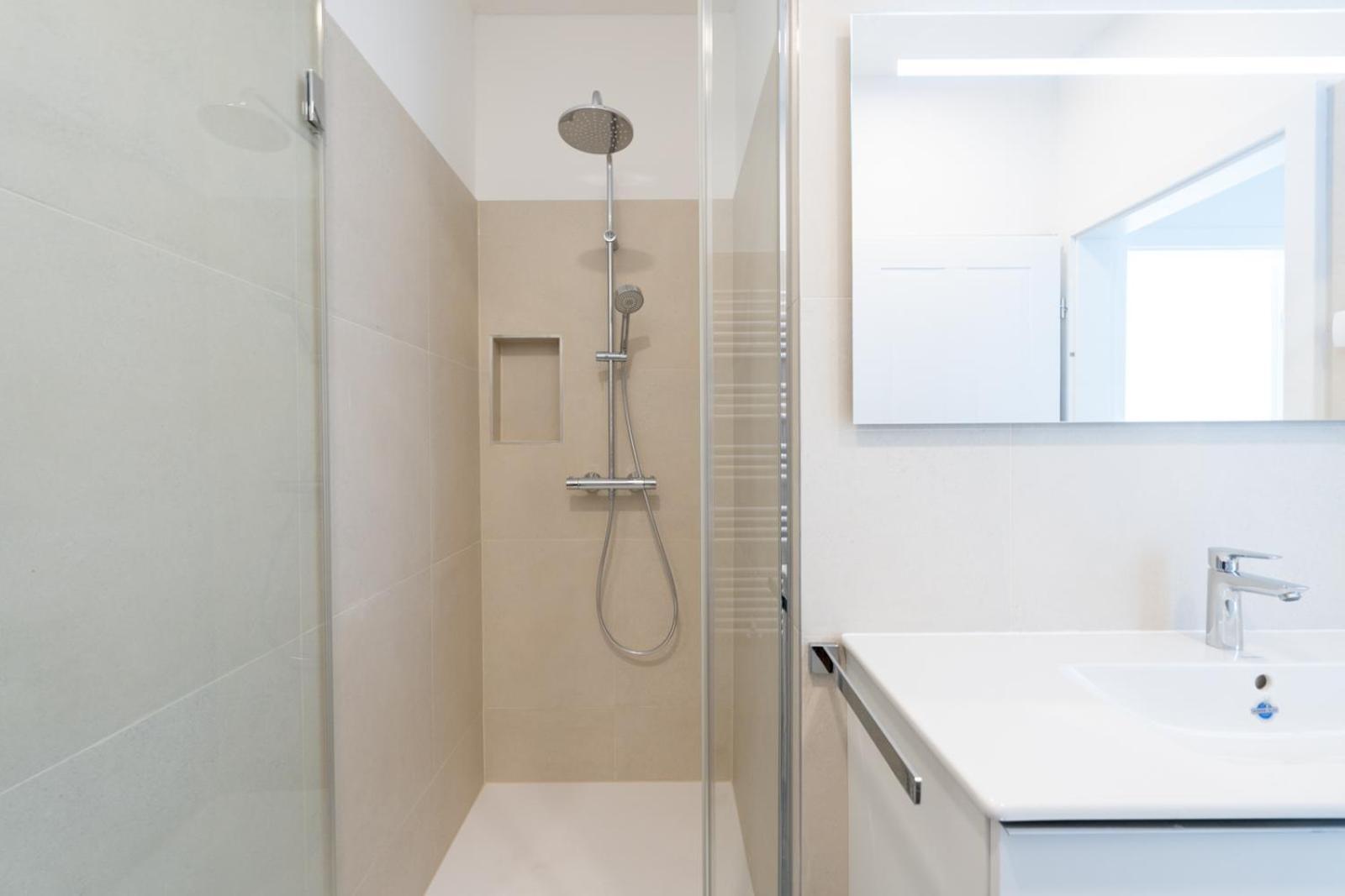 Luxurious 70 M2 With Balcony & Air Conditioning Apartment