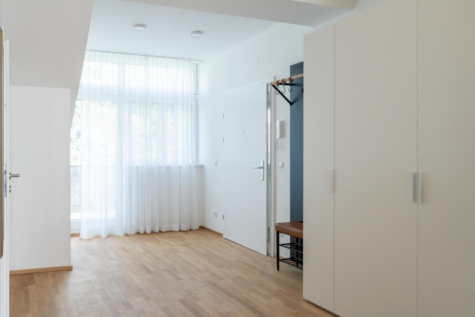 Luxurious 70 M2 With Balcony & Air Conditioning Apartment *