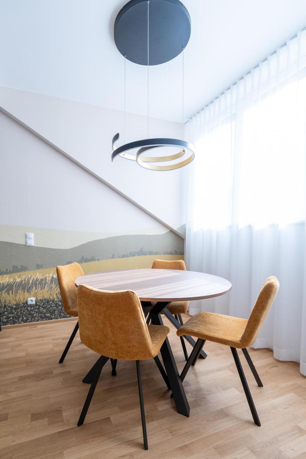Apartment Luxurious 70 M2 With Balcony & Air Conditioning