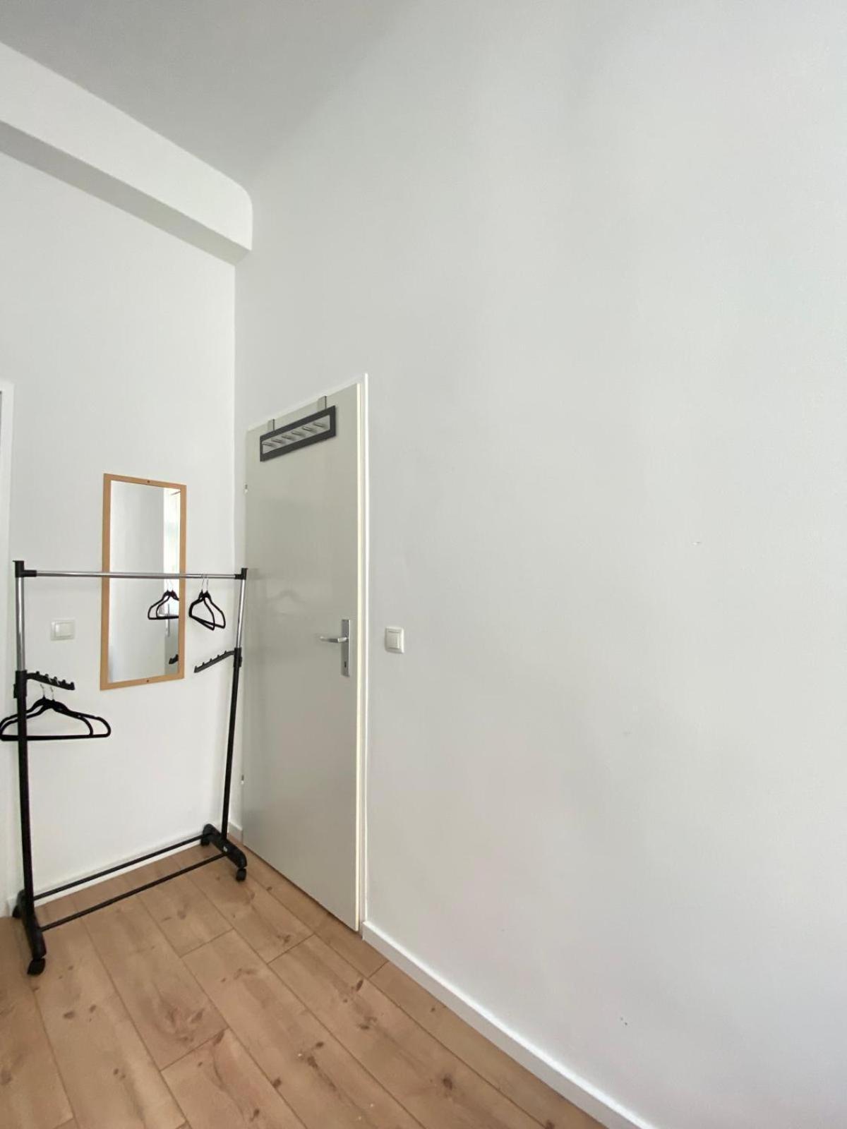 8 Fully Equipped Studio Shared Apt W Terrace Margareten Apartment *